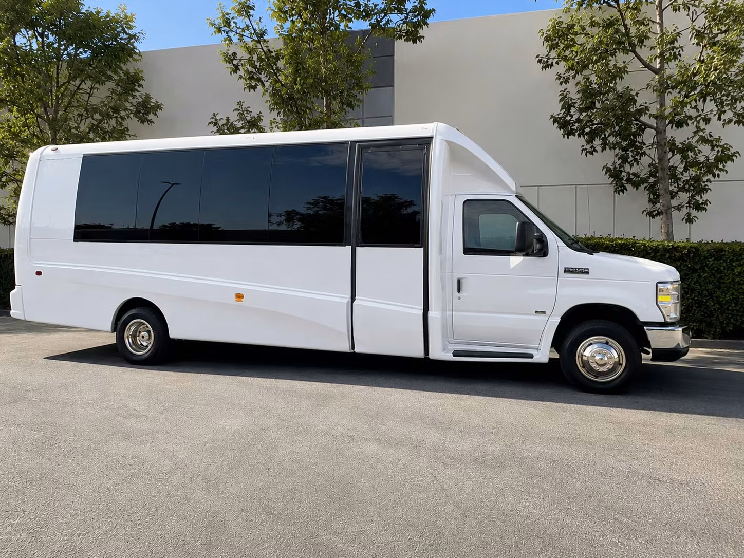 garland 15 passenger minibus rental